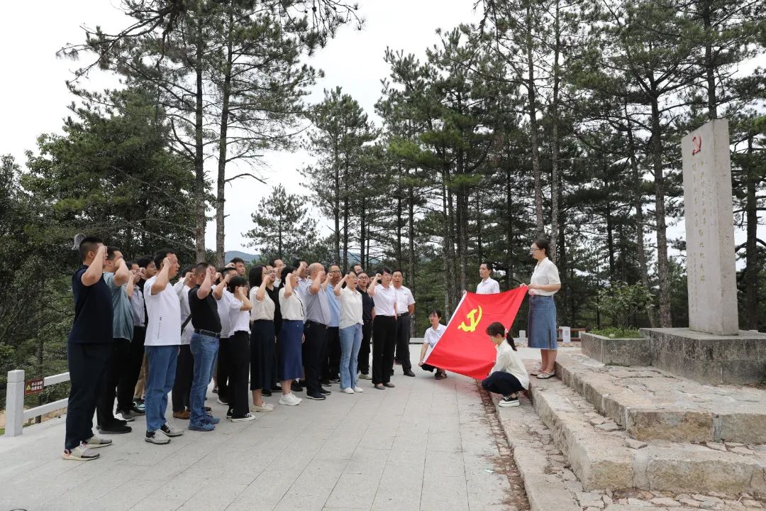 闽东北军分区驻地纪念碑开展重温入党誓词。2.JPG 闽东北军分区驻地纪念碑开展重温入党誓词。2.JPG